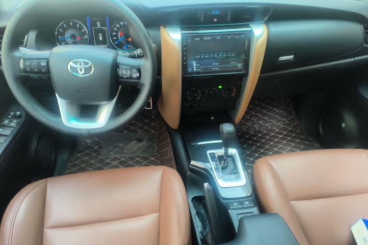 Used Toyota Fortuner  Center Console