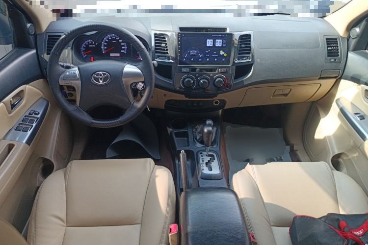 Used Toyota Fortuner  Center Console