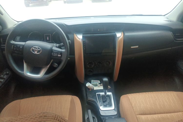 Used Toyota Fortuner  Center Console