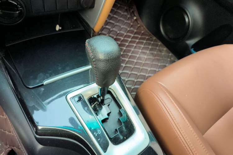 Used Toyota Fortuner  Gear Lever