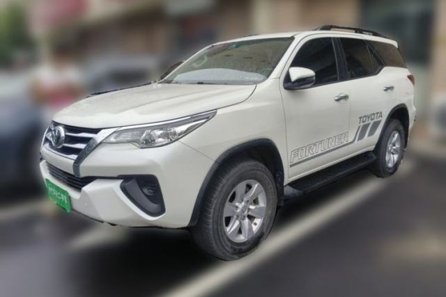 Ojetý Toyota Fortuner 2018 Toyota Fortuner 2.7L Middle East specification, seven-seater