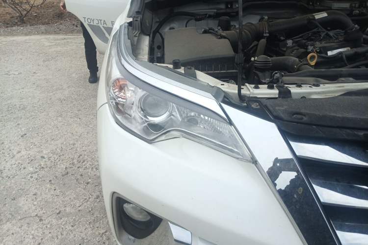 Used Toyota Fortuner  Right Front Headlight