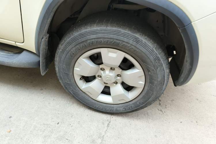 Used Toyota Fortuner  Right Front Wheel Hub