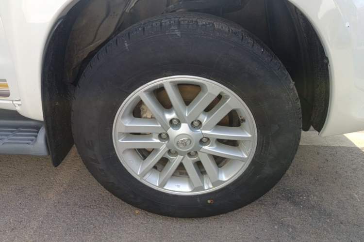 Used Toyota Fortuner  Right Front Wheel Hub