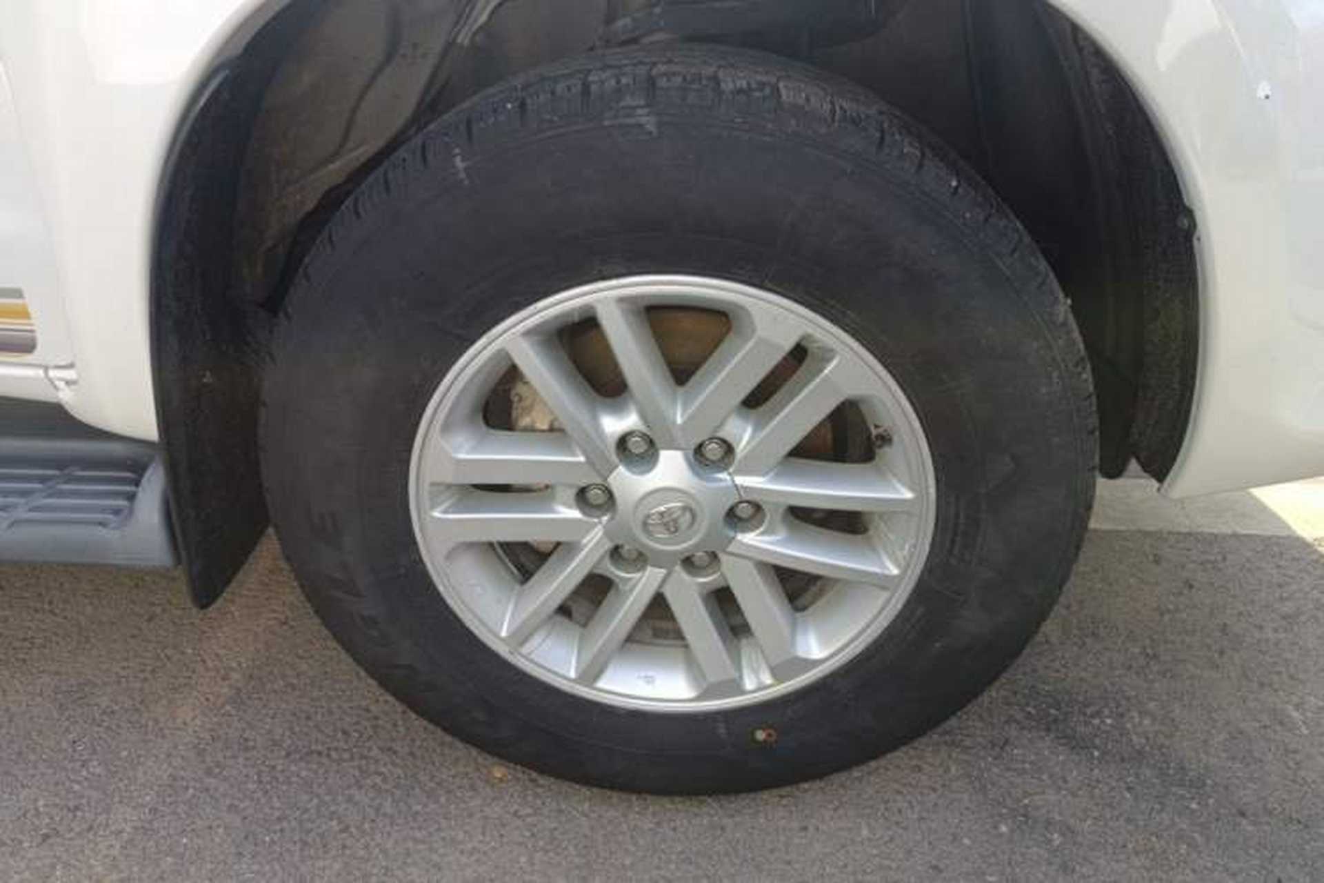 Used Toyota Fortuner  Right Front Wheel Hub