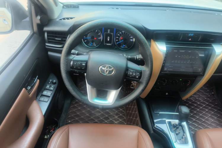 Used Toyota Fortuner  Steering Wheel