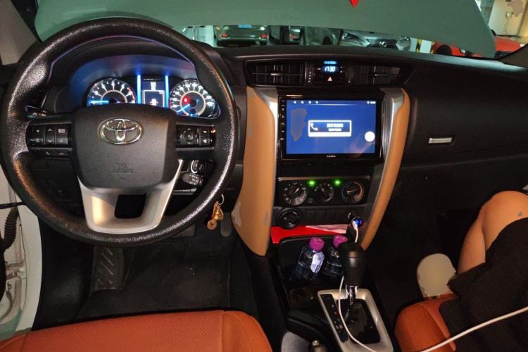 Used Toyota Fortuner  Center Console