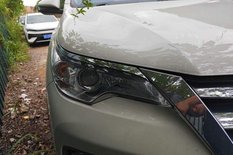 Used Toyota Fortuner  Right Front Headlight