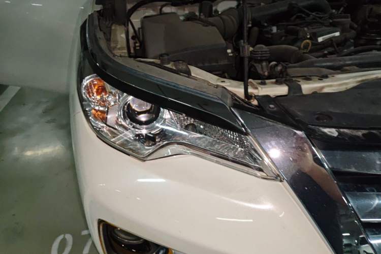 Used Toyota Fortuner  Right Front Headlight