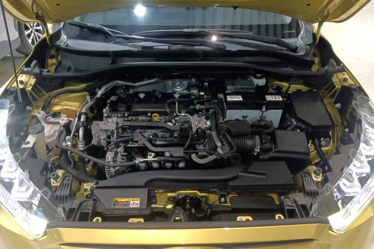 Used Toyota FRONTLANDER 2022 2.0L CVT Luxury PLUS Edition Engine Bay