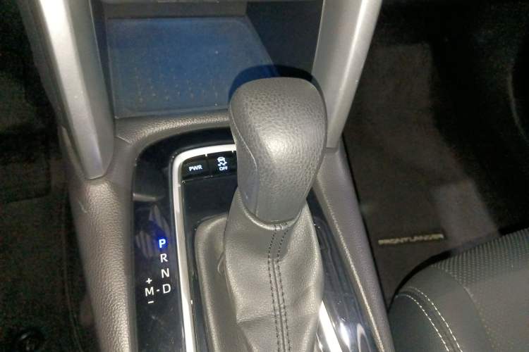 Used Toyota FRONTLANDER 2022 2.0L CVT Luxury PLUS Edition Gear Lever