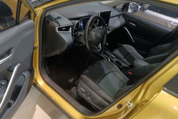 Used Toyota FRONTLANDER 2022 2.0L CVT Luxury PLUS Edition Interior 3