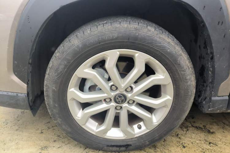 Used Toyota FRONTLANDER 2022 2.0L CVT Elite Edition Left Front Wheel Hub