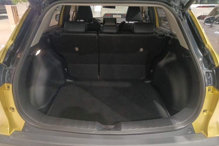 Used Toyota FRONTLANDER 2022 2.0L CVT Luxury PLUS Edition Trunk