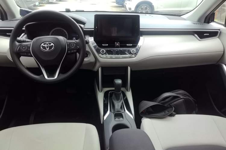 Used Toyota FRONTLANDER 2022 2.0L CVT Leading Edition Center Console