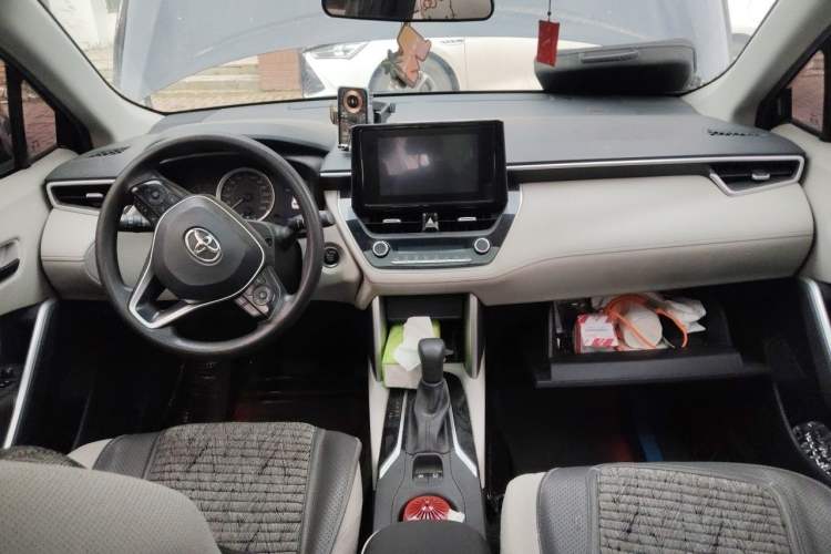 Used Toyota FRONTLANDER 2022 2.0L CVT Leading Edition Center Console