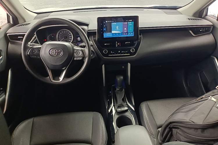 Used Toyota FRONTLANDER 2022 2.0L CVT Luxury PLUS Edition Center Console