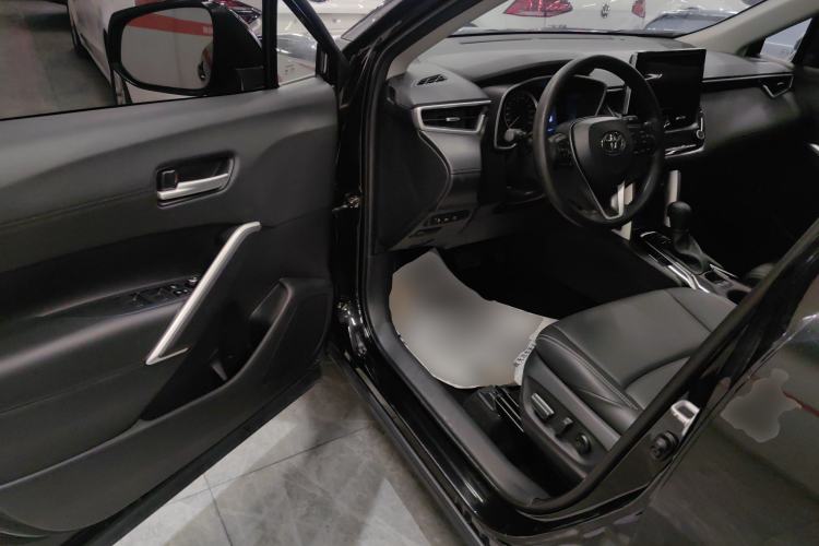 Used Toyota FRONTLANDER 2022 2.0L CVT Luxury PLUS Edition Driver Seat