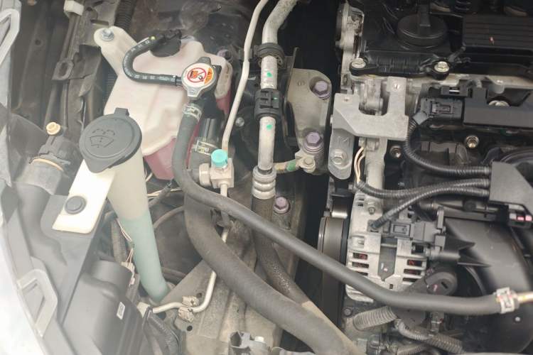 Used Toyota FRONTLANDER 2022 2.0L CVT Elite Edition Engine Bay Right