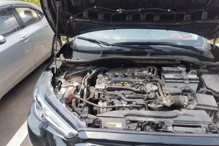 Used Toyota FRONTLANDER 2022 2.0L CVT Luxury Edition Engine Bay Right
