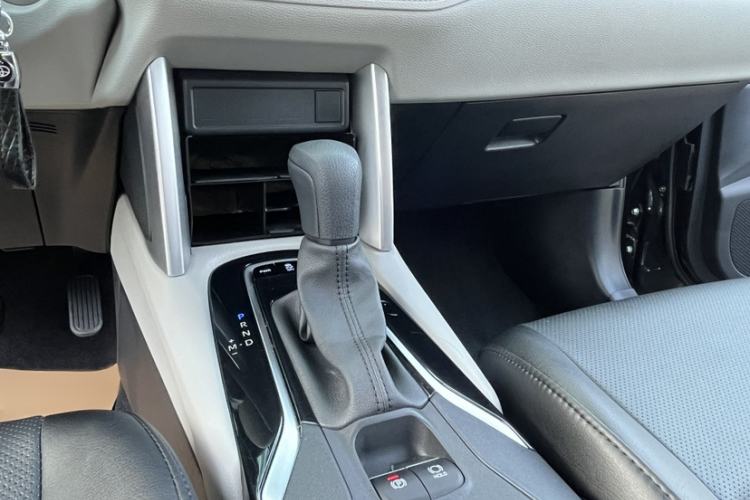 Used Toyota FRONTLANDER 2022 2.0L CVT Elite Edition Gear Lever