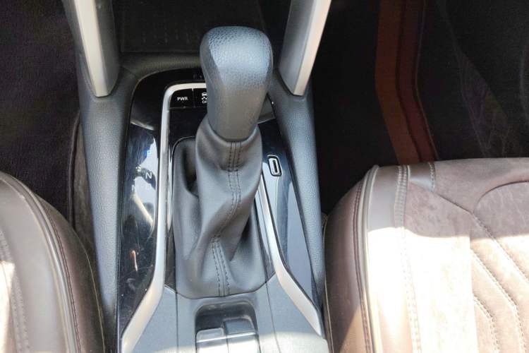 Used Toyota FRONTLANDER 2022 2.0L CVT Elite Edition Gear Lever