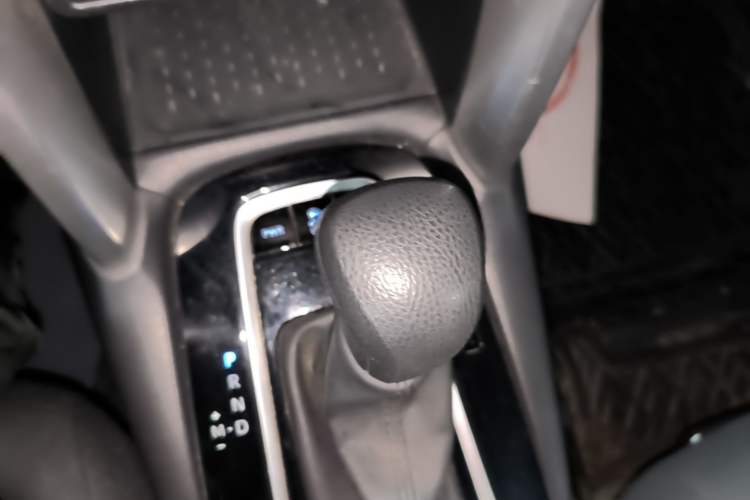 Used Toyota FRONTLANDER 2022 2.0L CVT Elite Edition Gear Lever