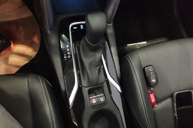 Used Toyota FRONTLANDER 2022 2.0L CVT Luxury Edition Gear Lever