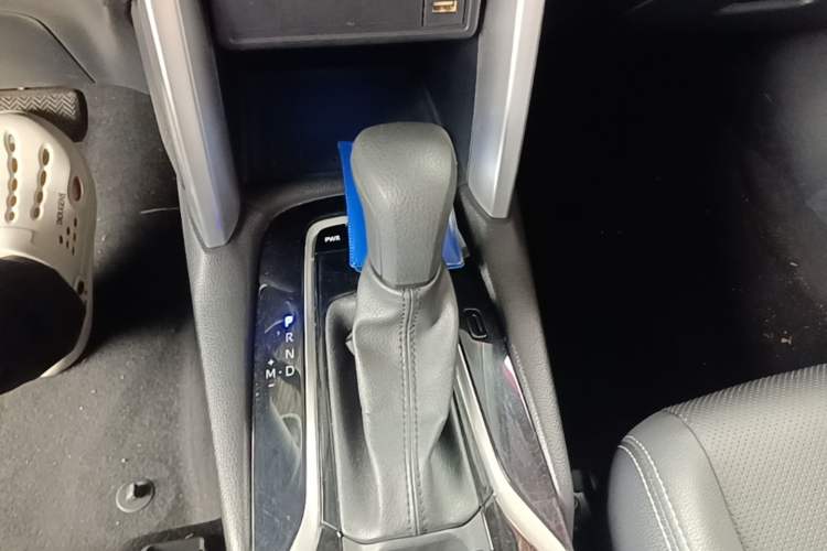 Used Toyota FRONTLANDER 2022 2.0L CVT Luxury PLUS Edition Gear Lever