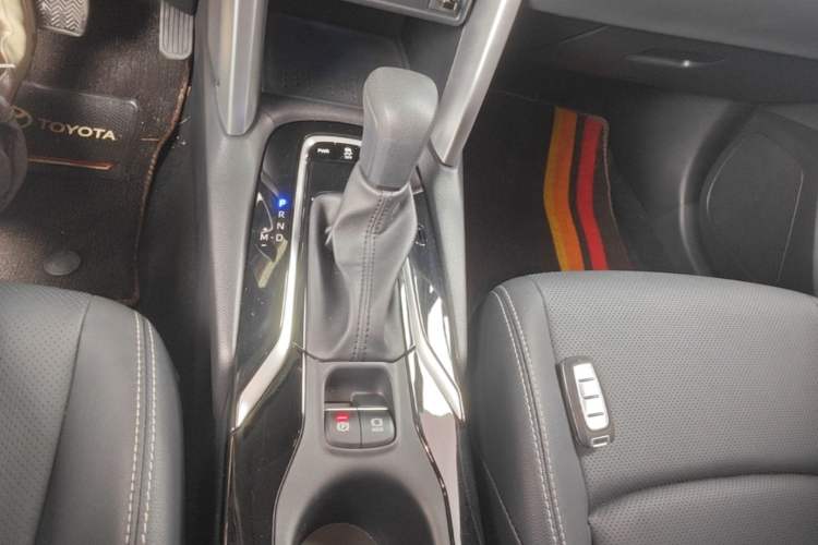 Used Toyota FRONTLANDER 2022 2.0L CVT Luxury PLUS Edition Gear Lever