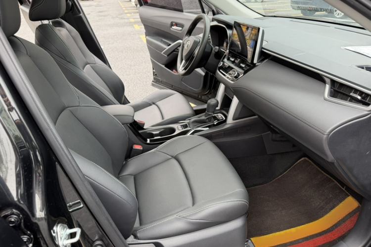 Used Toyota FRONTLANDER 2022 2.0L CVT Luxury PLUS Edition Interior 2