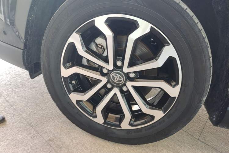 Used Toyota FRONTLANDER 2022 2.0L CVT Luxury Edition Left Front Wheel Hub