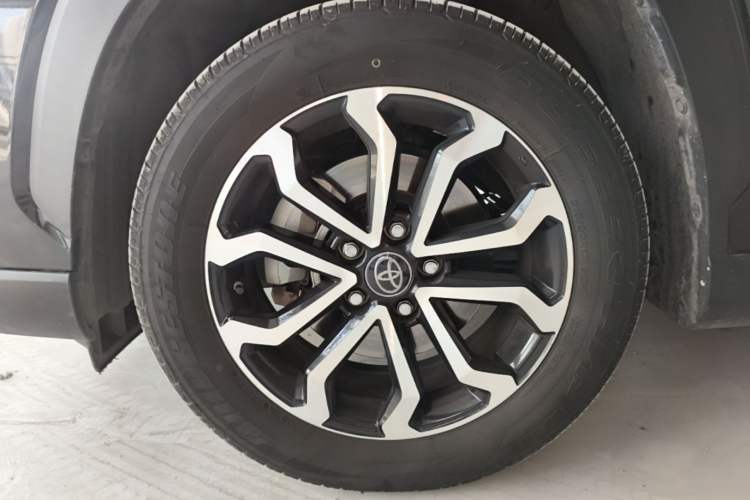Used Toyota FRONTLANDER 2022 2.0L CVT Luxury Edition Left Front Wheel Hub