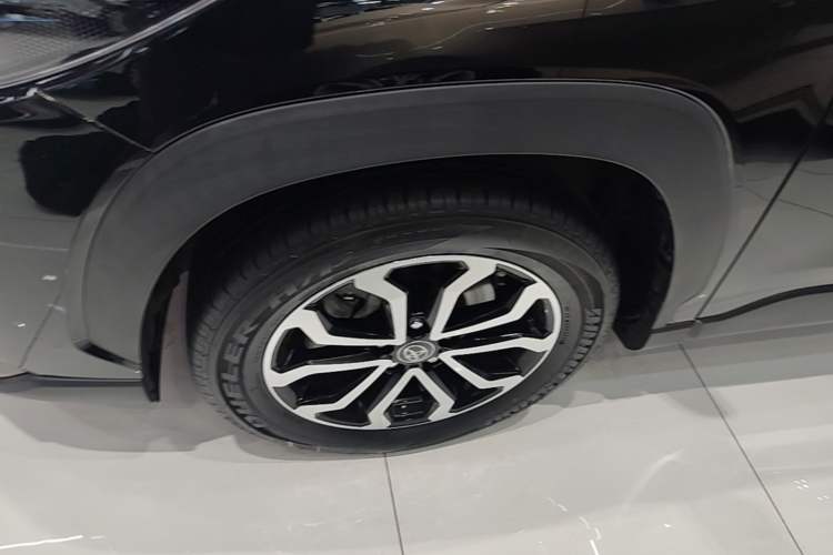 Used Toyota FRONTLANDER 2022 2.0L CVT Luxury Edition Left Front Wheel Hub