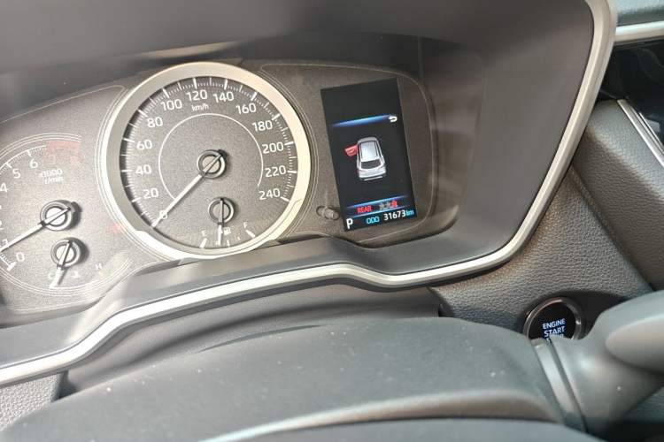 Used Toyota FRONTLANDER 2022 2.0L CVT Luxury Edition Odometer Close Up