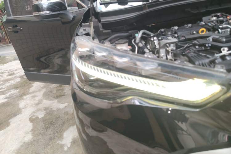 Used Toyota FRONTLANDER 2022 2.0L CVT Luxury Edition Right Front Headlight