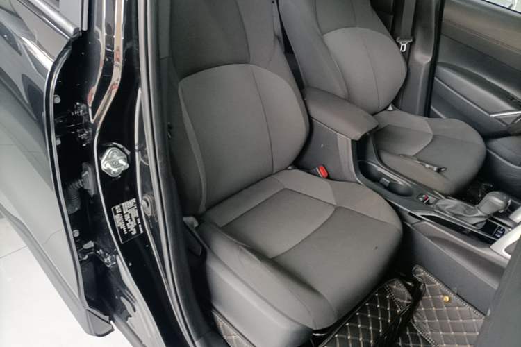 Used Toyota FRONTLANDER 2022 2.0L CVT Elite Edition Right Front Seat