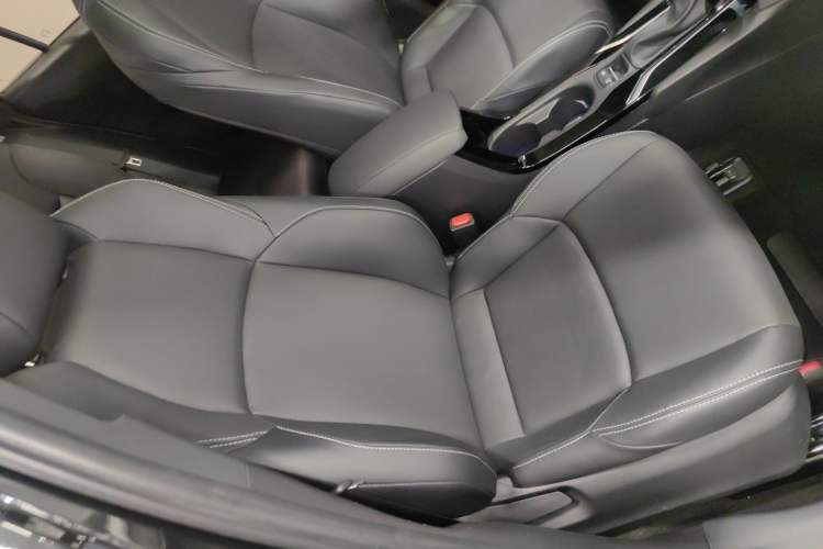Used Toyota FRONTLANDER 2022 2.0L CVT Luxury PLUS Edition Right Front Seat