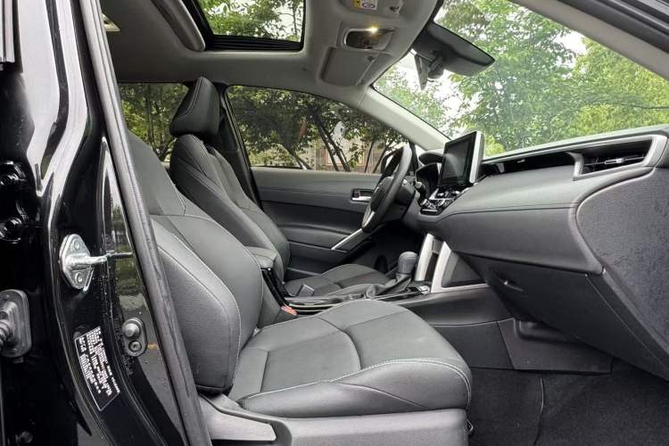 Used Toyota FRONTLANDER 2022 2.0L CVT Luxury Edition Right Front Seat