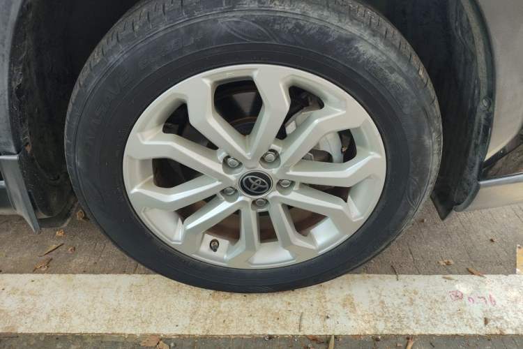 Used Toyota FRONTLANDER 2022 2.0L CVT Elite Edition Right Front Wheel Hub