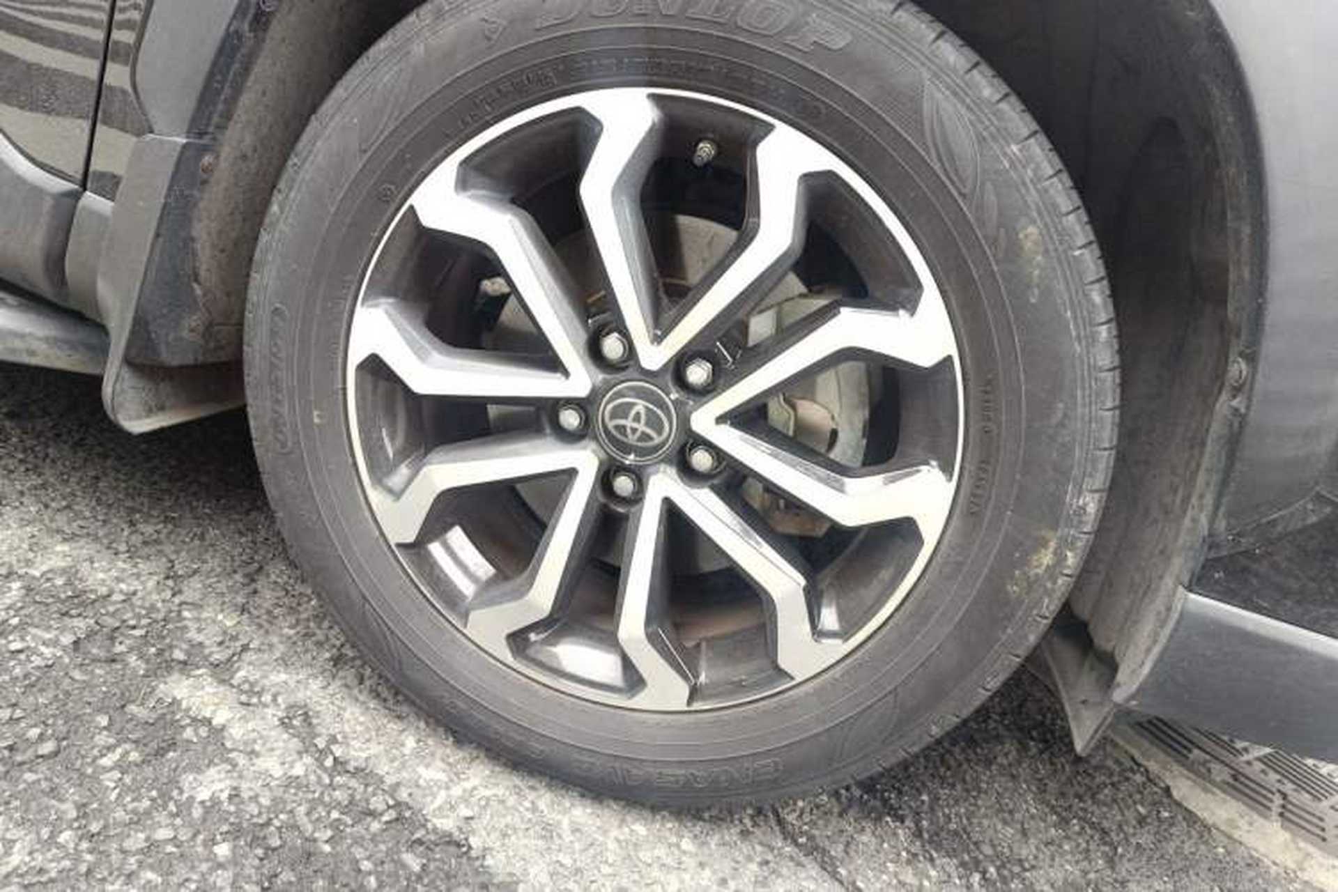 Used Toyota FRONTLANDER 2022 2.0L CVT Luxury Edition Right Front Wheel Hub