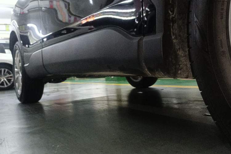 Used Toyota FRONTLANDER 2022 2.0L CVT Elite Edition Right Side Sill