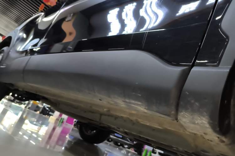 Used Toyota FRONTLANDER 2022 2.0L CVT Elite Edition Right Side Sill