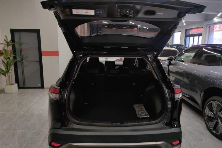 Used Toyota FRONTLANDER 2022 2.0L CVT Luxury PLUS Edition Trunk
