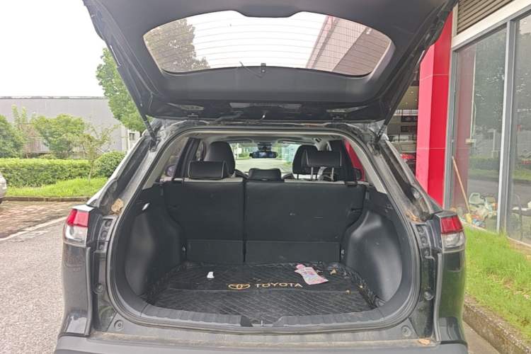Used Toyota FRONTLANDER 2022 2.0L CVT Luxury Edition Trunk