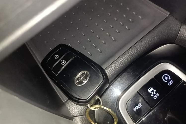Used Toyota FRONTLANDER 2022 2.0L CVT Leading Edition Vehicle Key