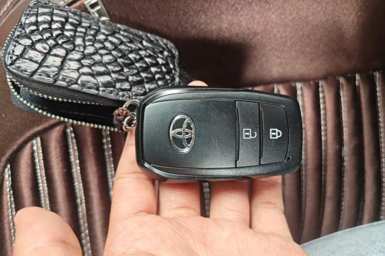 Used Toyota FRONTLANDER 2022 2.0L CVT Leading Edition Vehicle Key