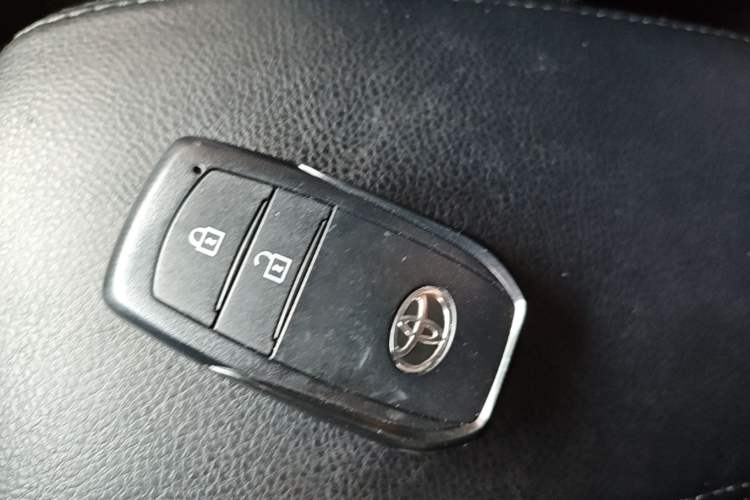 Used Toyota FRONTLANDER 2022 2.0L CVT Leading Edition Vehicle Key