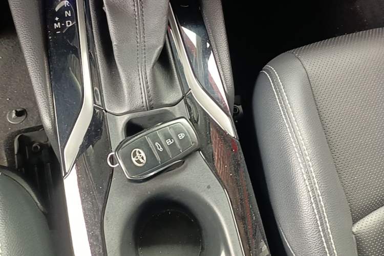 Used Toyota FRONTLANDER 2022 2.0L CVT Luxury PLUS Edition Vehicle Key