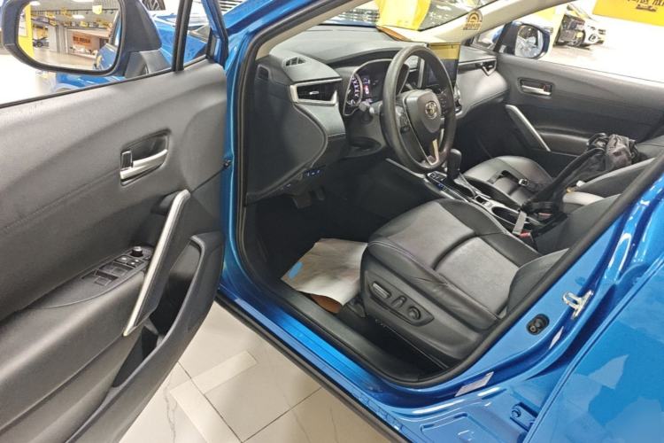 Used Toyota FRONTLANDER 2022 2.0L CVT Luxury PLUS Edition Driver Seat